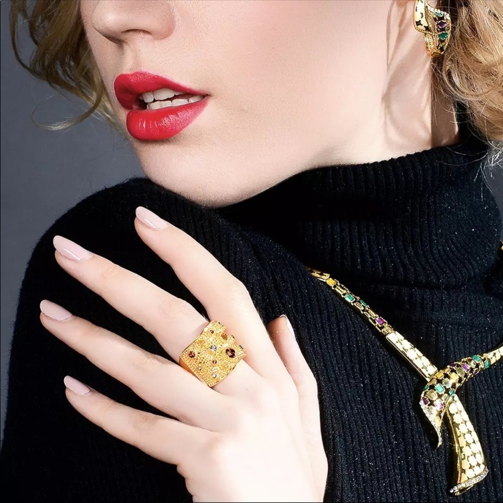 🎉HP🎉Vintage style gold tone rhinestone rings - Picture 2 of 6